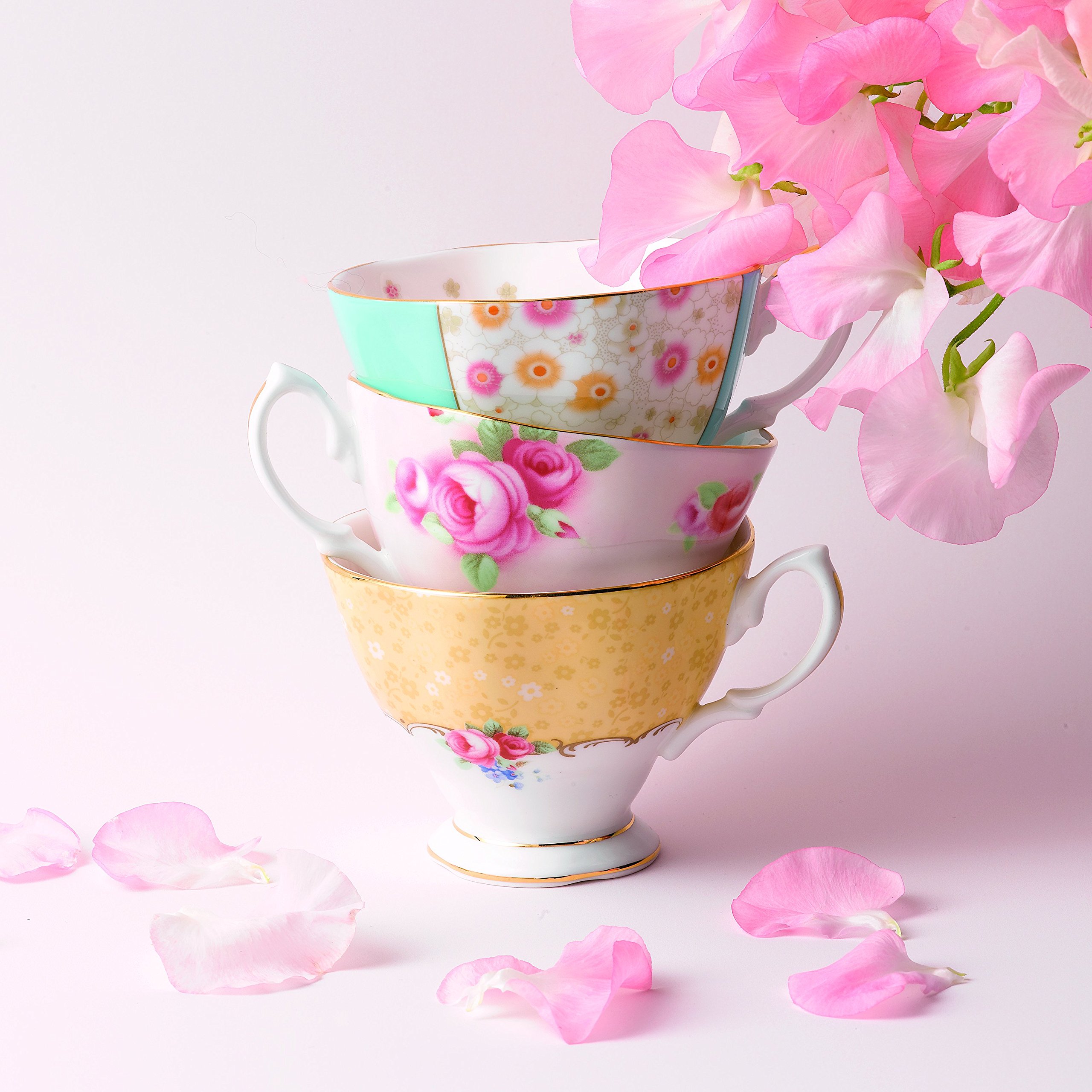 Royal Albert 100 Years 1950-1990 5-Piece Teacup & Saucer Set - Image 4